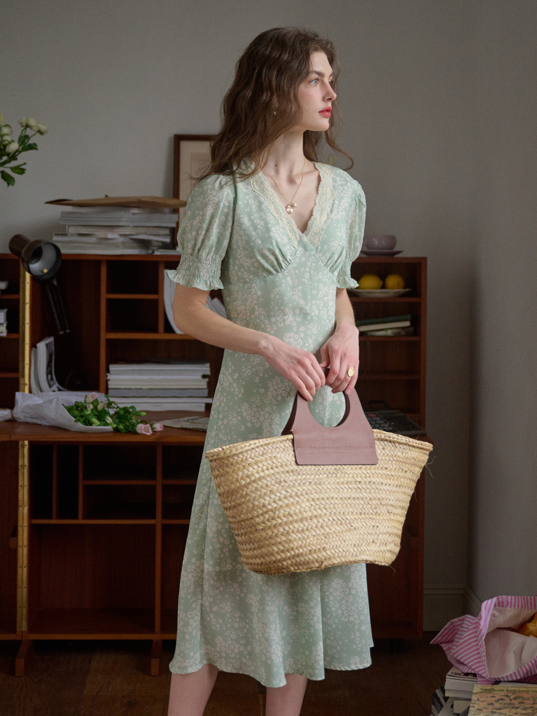 【Final Sale】Stormi Charming V-neck Lace Trimmed Floral Print Dress