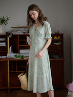 【Final Sale】Stormi Charming V-neck Lace Trimmed Floral Print Dress