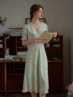 【Final Sale】Stormi Charming V-neck Lace Trimmed Floral Print Dress