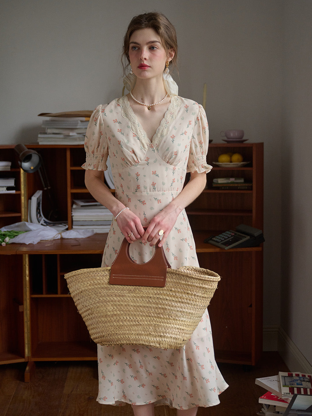 【Final Sale】Stormi Charming V-neck Lace Trimmed Floral Print Dress