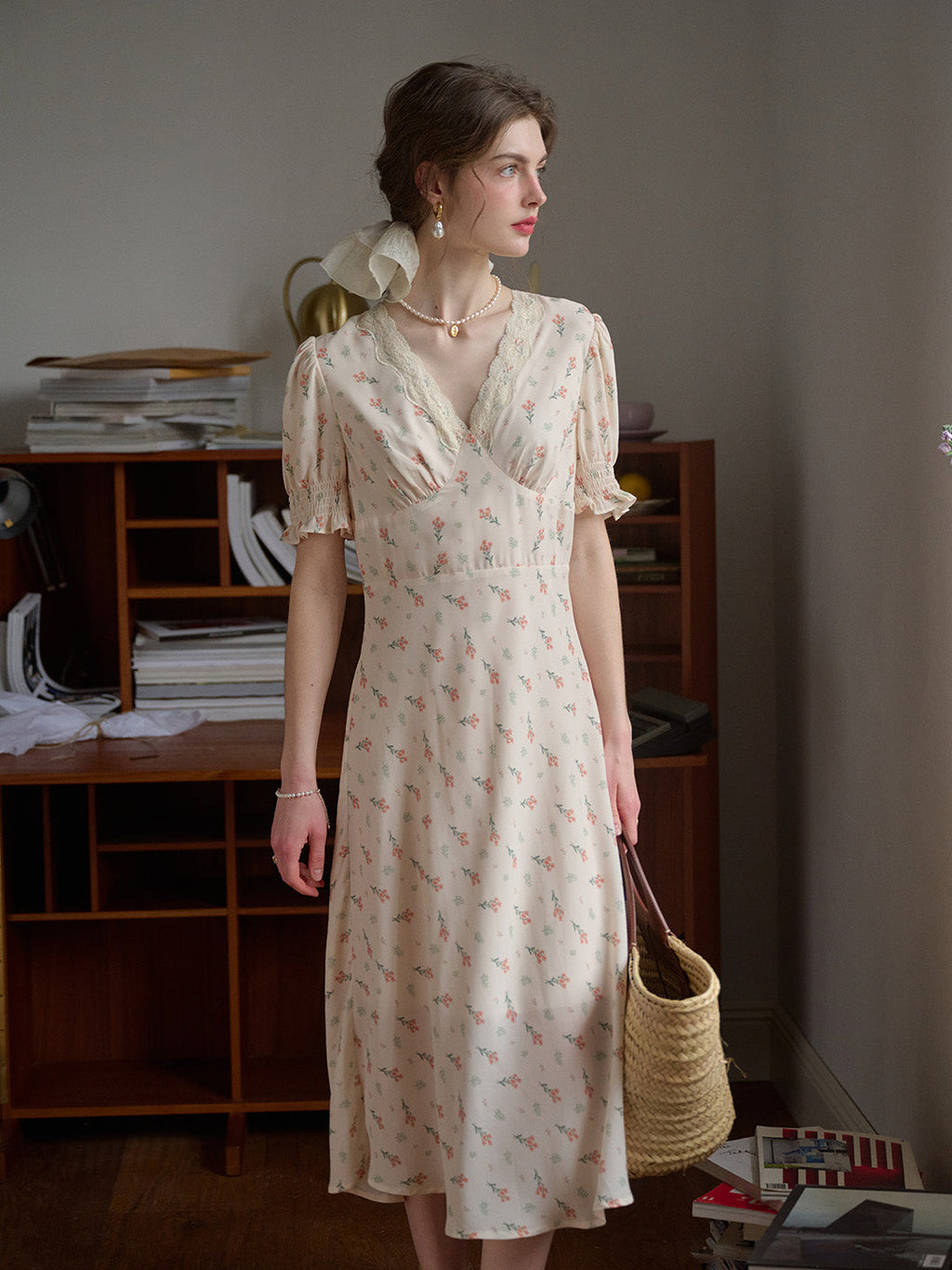 【Final Sale】Stormi Charming V-neck Lace Trimmed Floral Print Dress