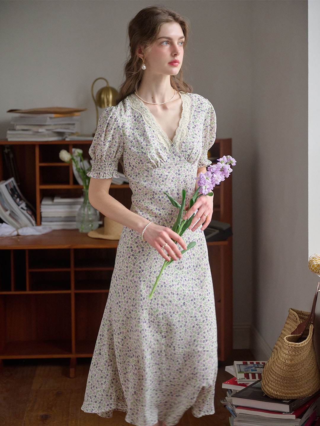 【Final Sale】Stormi Charming V-neck Lace Trimmed Floral Print Dress