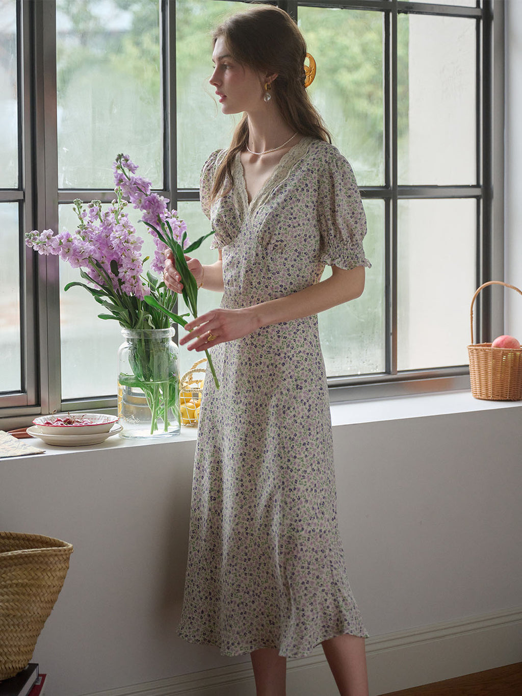 【Final Sale】Stormi Charming V-neck Lace Trimmed Floral Print Dress