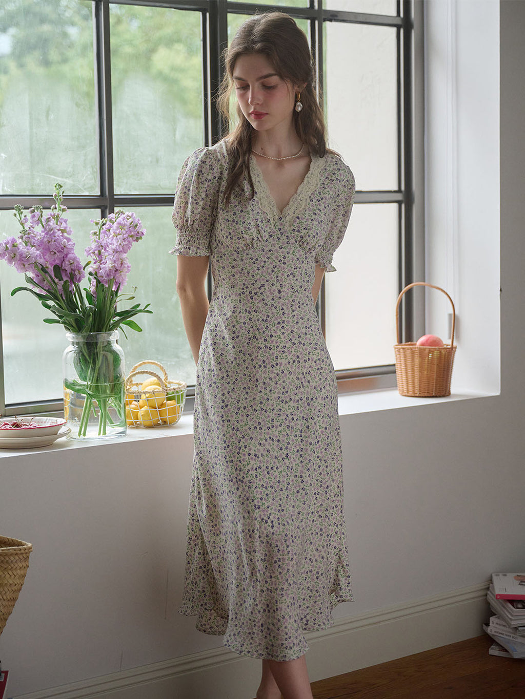 【Final Sale】Stormi Charming V-neck Lace Trimmed Floral Print Dress