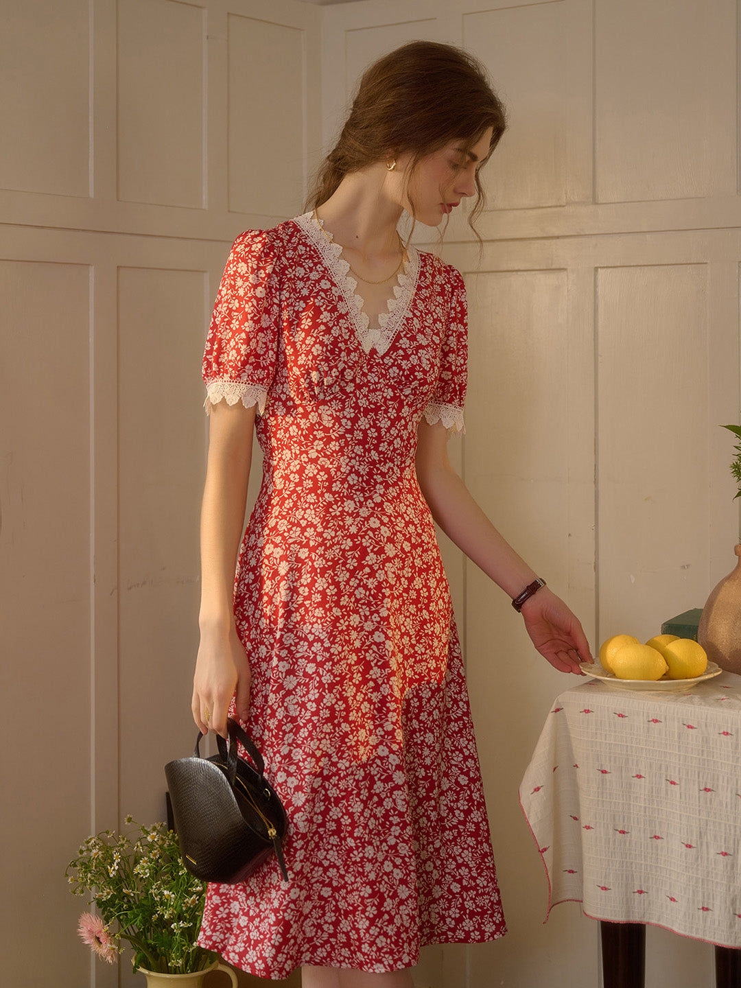 【Final Sale】Amelia V-Neck Lace Floral Dress - Red