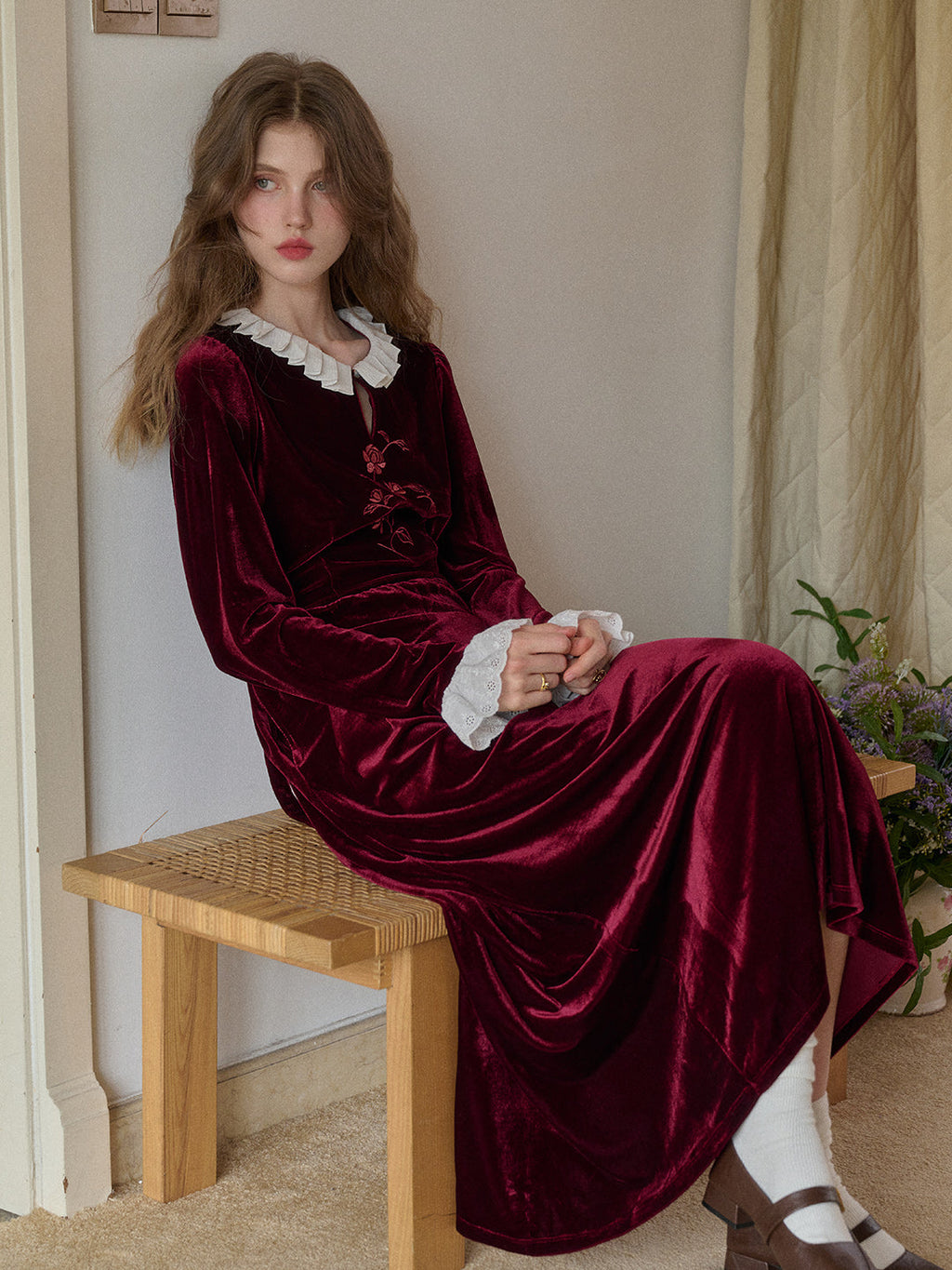 Aliana Round Neck Embroidery Velvet Dress