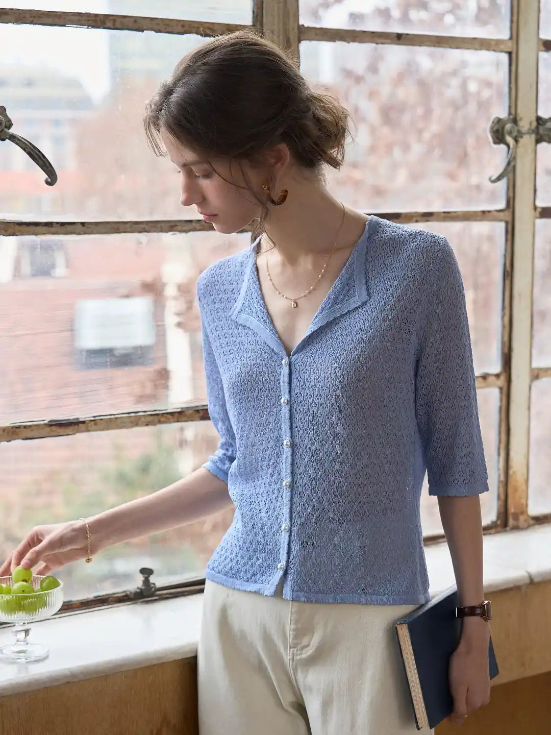 Voka Simple V-Neck Wool Cardigan