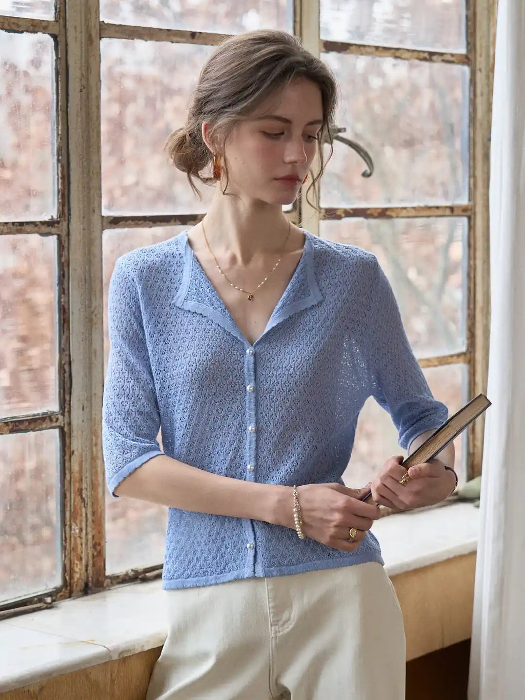 Voka Simple V-Neck Wool Cardigan