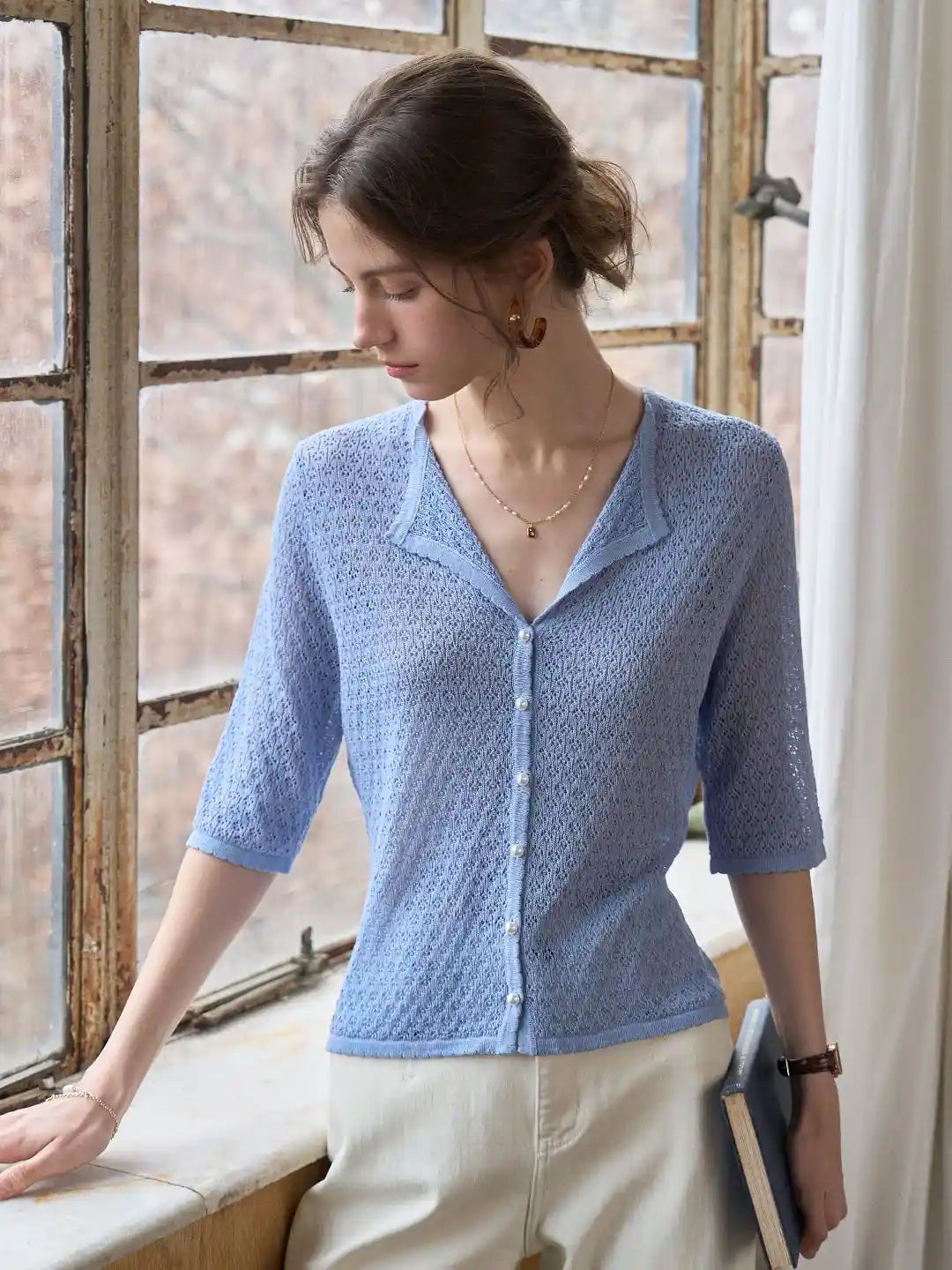 Voka Simple V-Neck Wool Cardigan