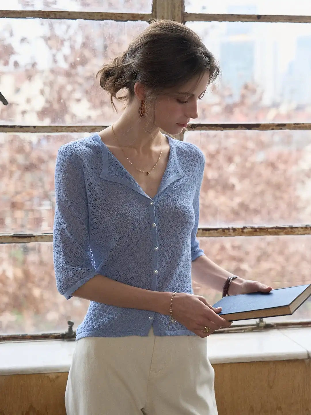 Voka Simple V-Neck Wool Cardigan