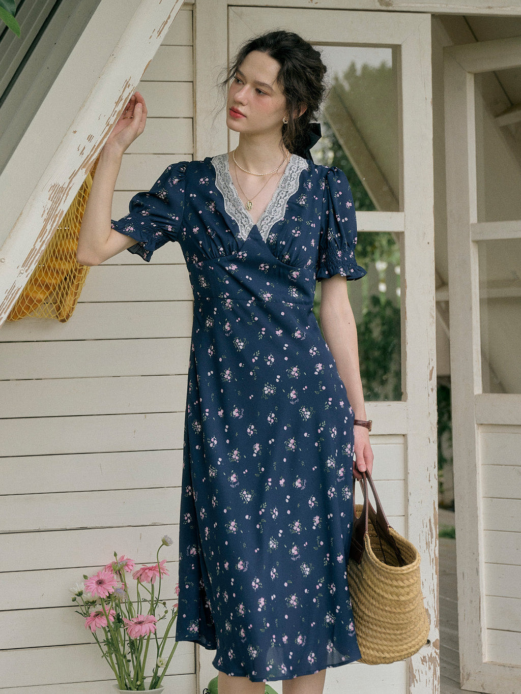 【Final Sale】Stormi Charming V-neck Lace Trimmed Floral Print Dress