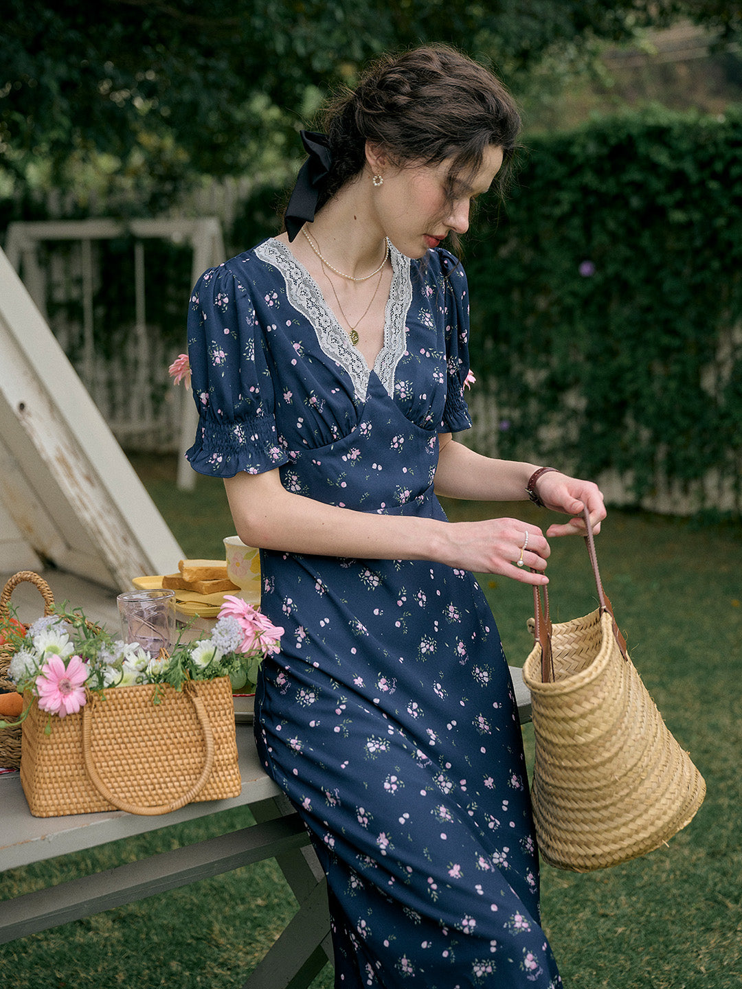 【Final Sale】Stormi Charming V-neck Lace Trimmed Floral Print Dress