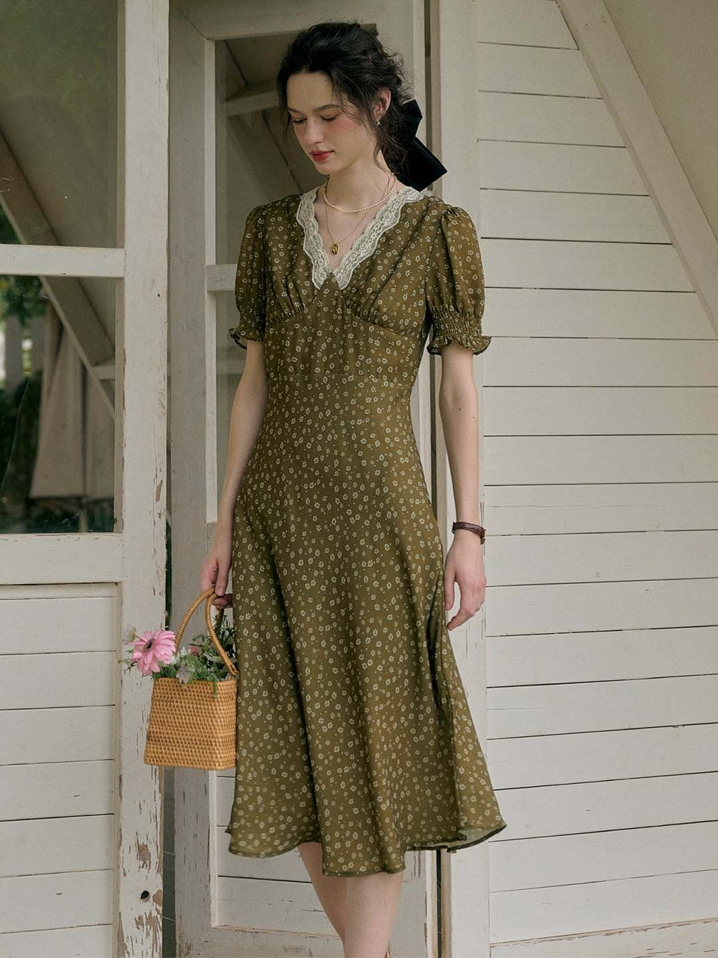 【Final Sale】Stormi Charming V-neck Lace Trimmed Floral Print Dress