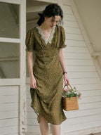 【Final Sale】Stormi Charming V-neck Lace Trimmed Floral Print Dress