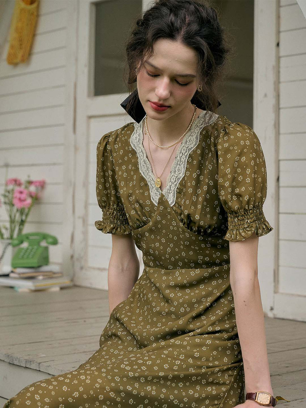 【Final Sale】Stormi Charming V-neck Lace Trimmed Floral Print Dress