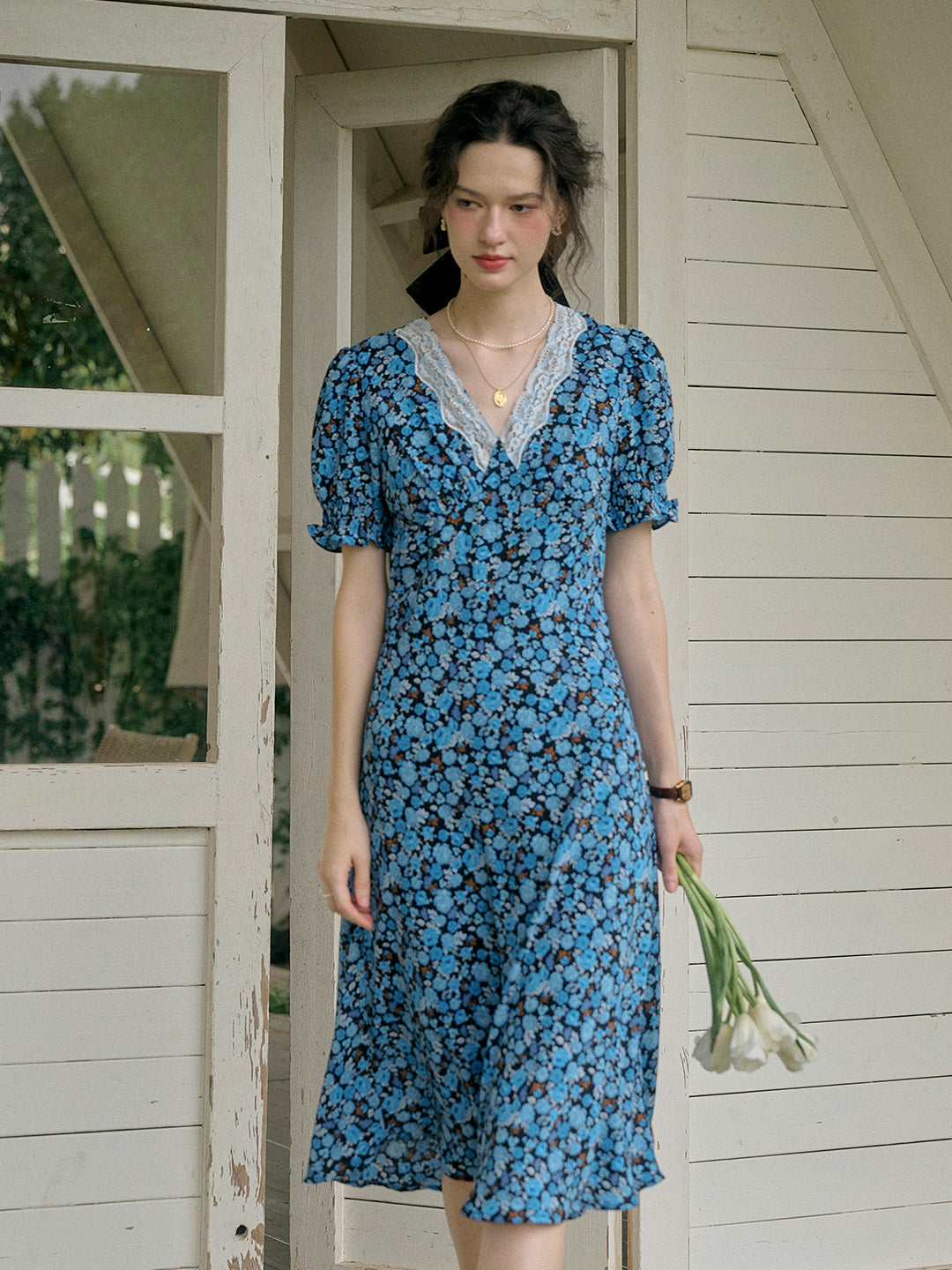 【Final Sale】Stormi Charming V-neck Lace Trimmed Floral Print Dress
