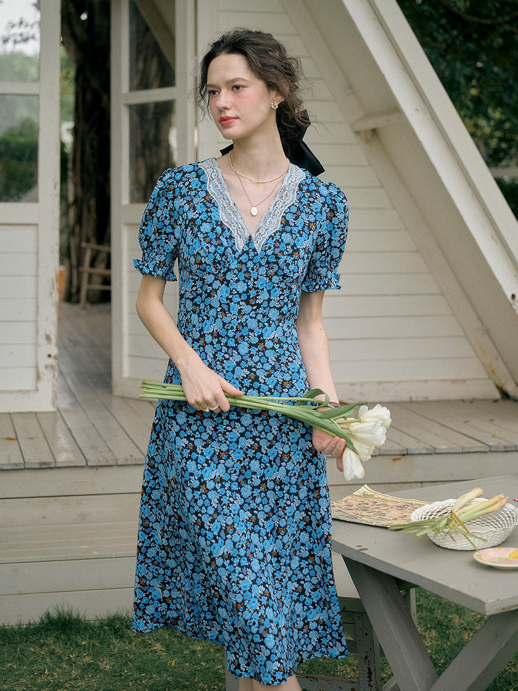 【Final Sale】Stormi Charming V-neck Lace Trimmed Floral Print Dress