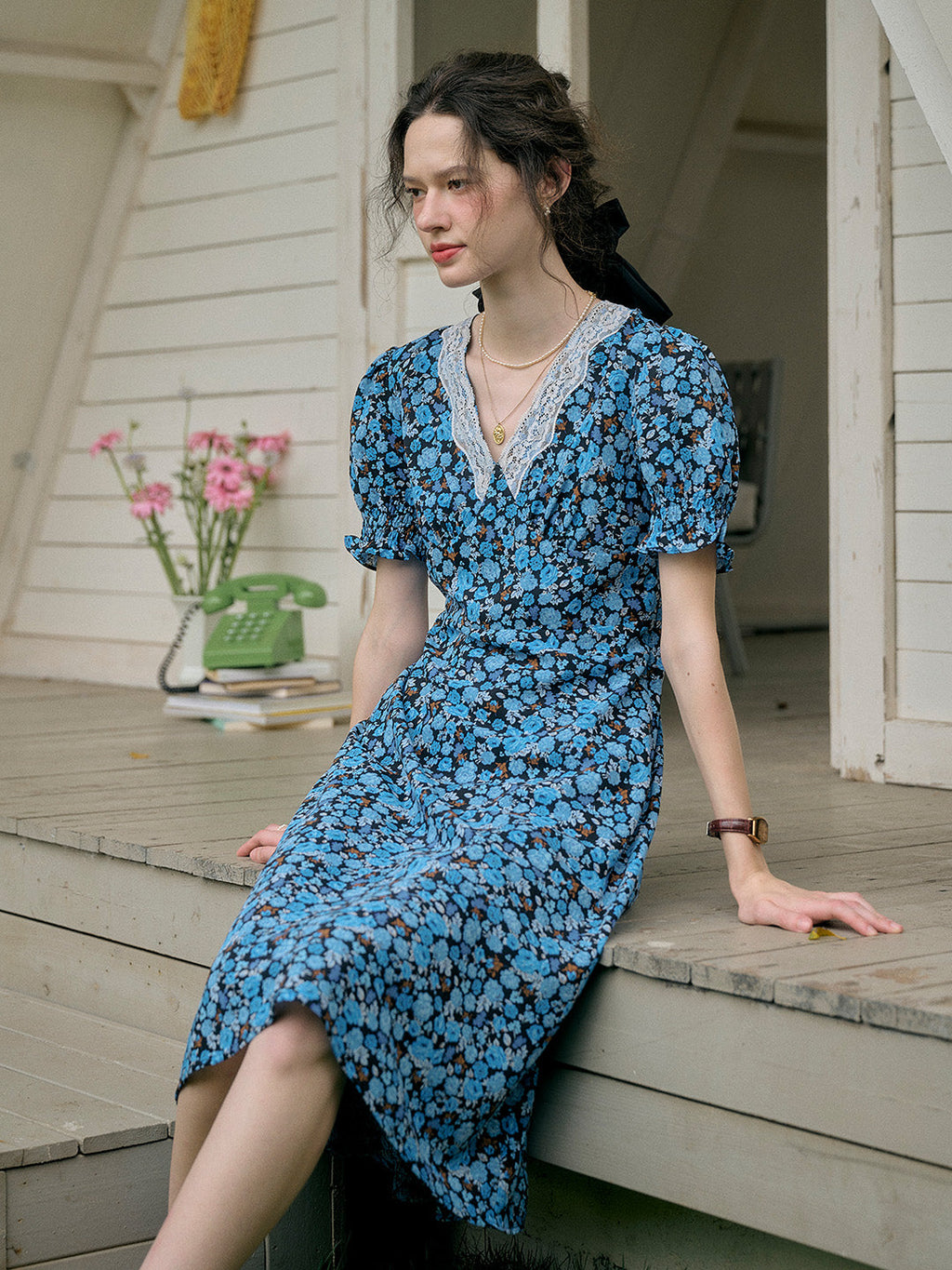 【Final Sale】Stormi Charming V-neck Lace Trimmed Floral Print Dress
