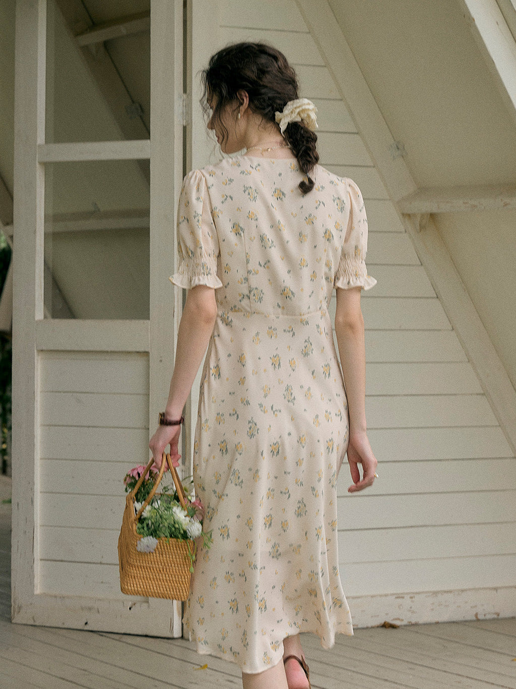 【Final Sale】Stormi Charming V-neck Lace Trimmed Floral Print Dress
