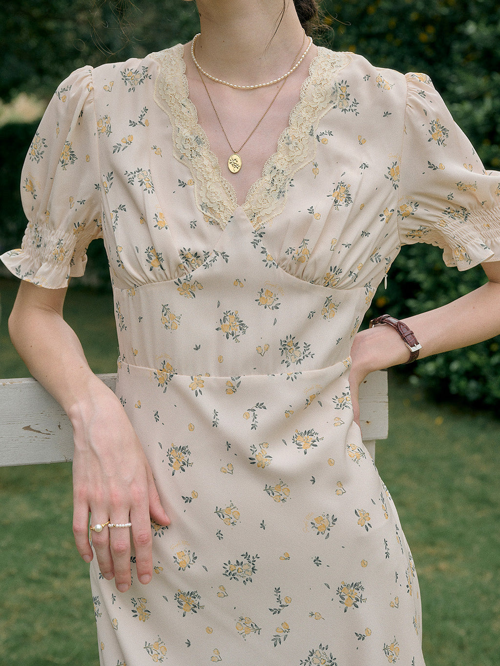 【Final Sale】Stormi Charming V-neck Lace Trimmed Floral Print Dress