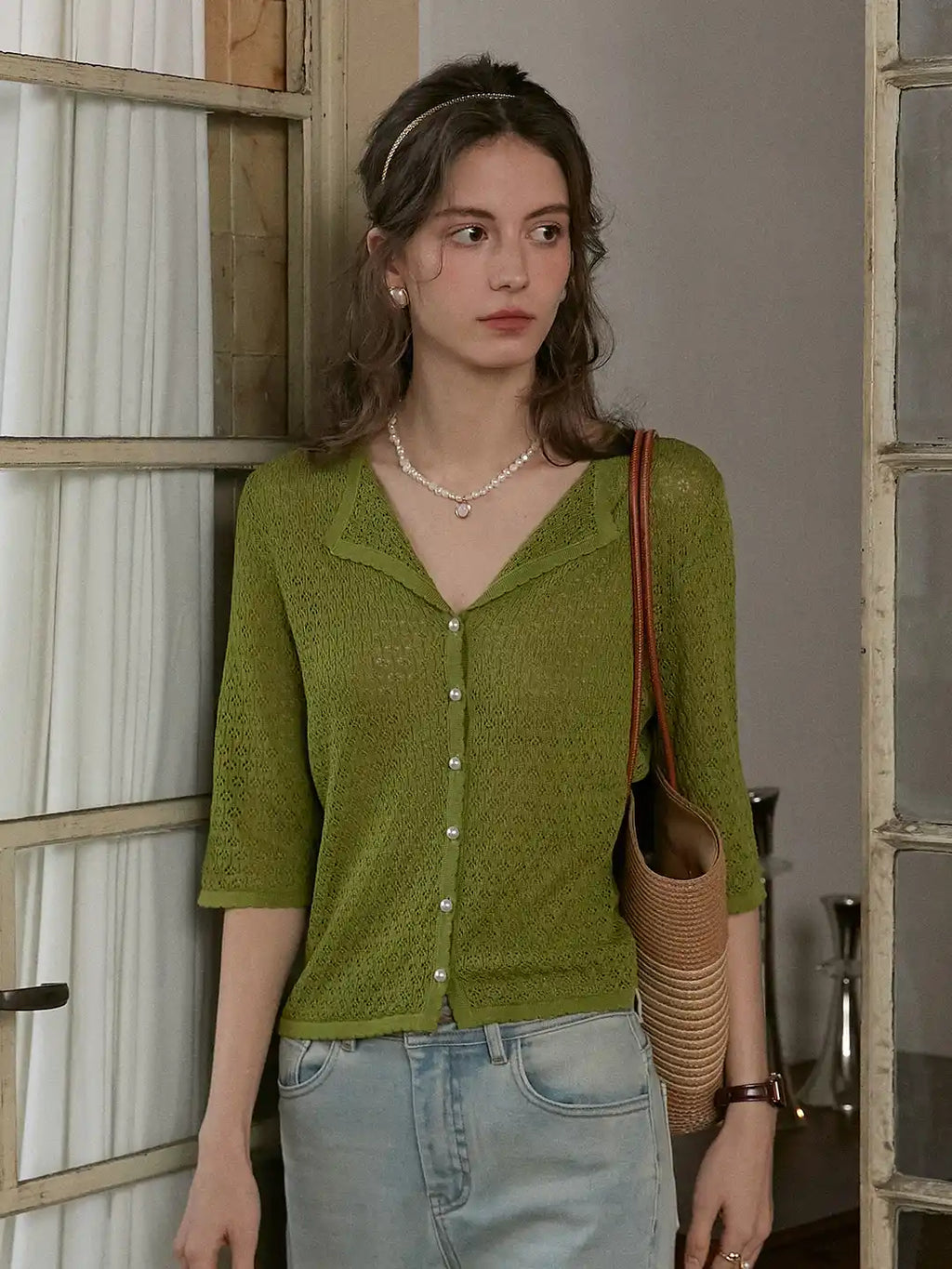 Voka Simple V-Neck Wool Cardigan
