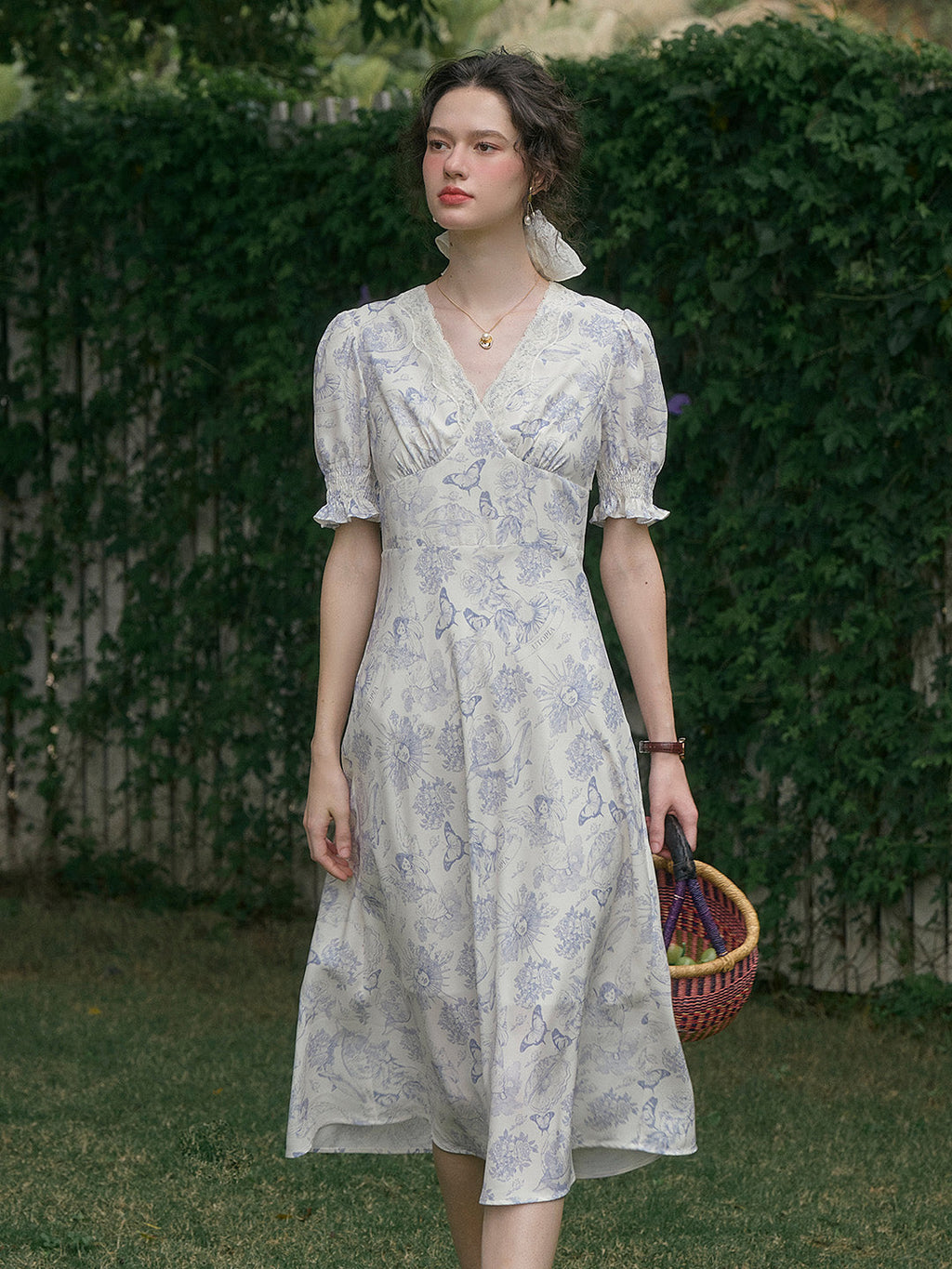 【Final Sale】Stormi Charming V-neck Lace Trimmed Floral Print Dress