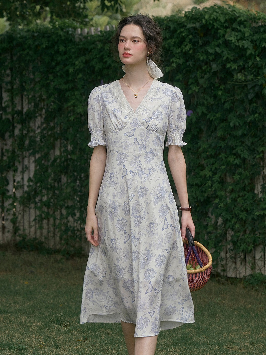 【Final Sale】Stormi Charming V-neck Lace Trimmed Floral Print Dress