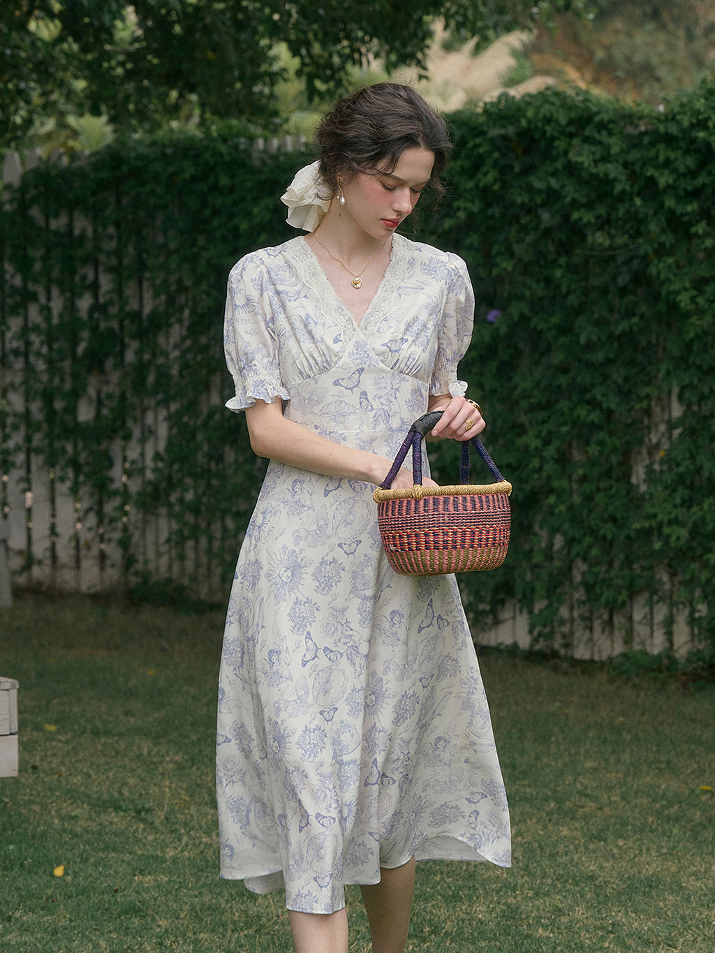【Final Sale】Stormi Charming V-neck Lace Trimmed Floral Print Dress