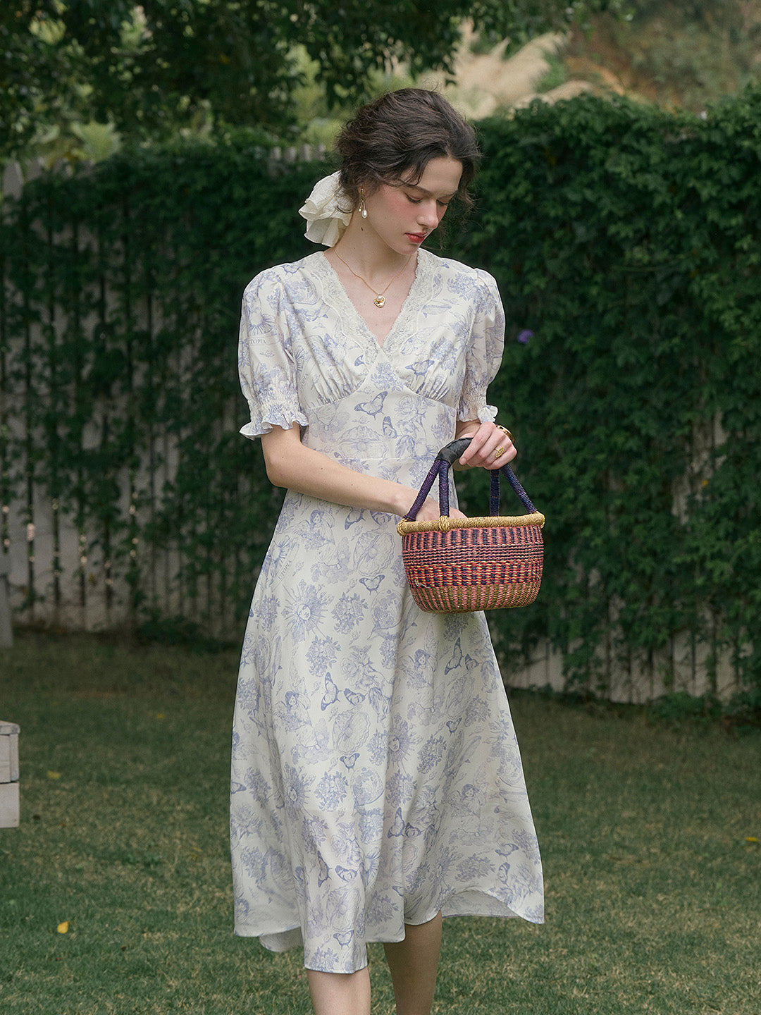 【Final Sale】Stormi Charming V-neck Lace Trimmed Floral Print Dress