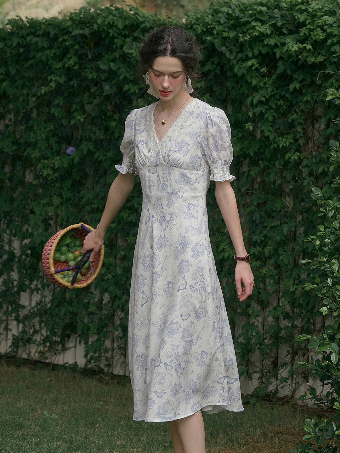 【Final Sale】Stormi Charming V-neck Lace Trimmed Floral Print Dress