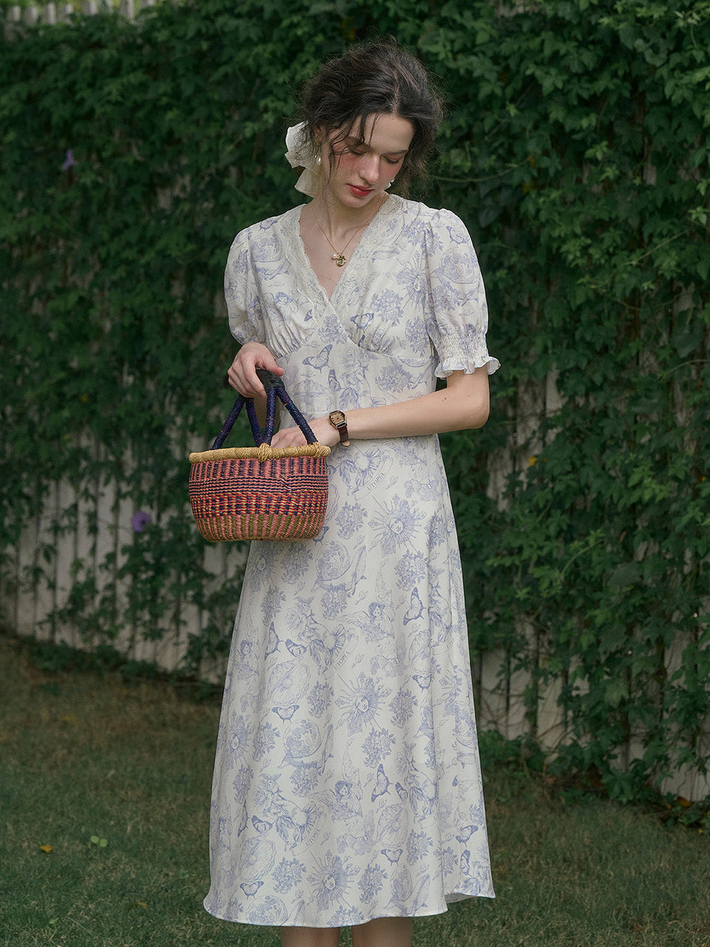 【Final Sale】Stormi Charming V-neck Lace Trimmed Floral Print Dress