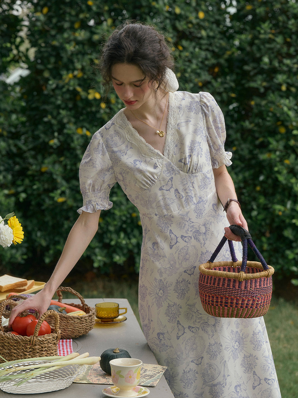 【Final Sale】Stormi Charming V-neck Lace Trimmed Floral Print Dress