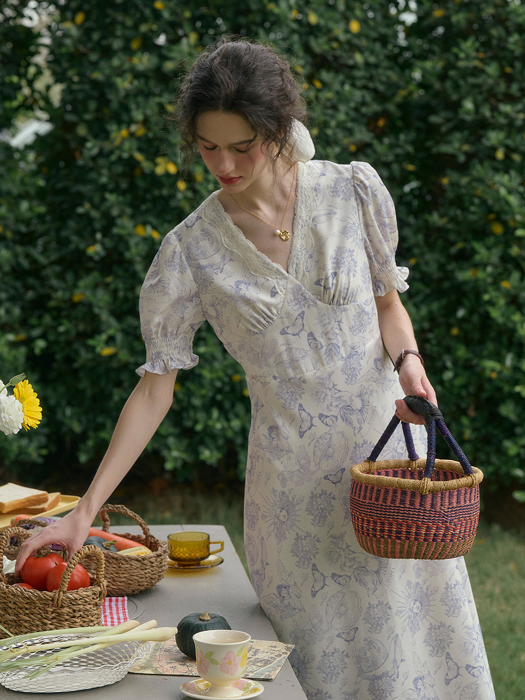 【Final Sale】Stormi Charming V-neck Lace Trimmed Floral Print Dress