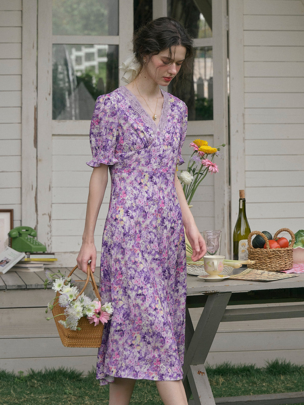 【Final Sale】Stormi Charming V-neck Lace Trimmed Floral Print Dress