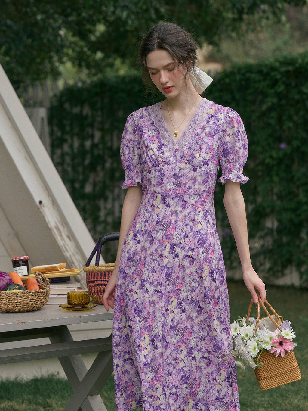 【Final Sale】Stormi Charming V-neck Lace Trimmed Floral Print Dress