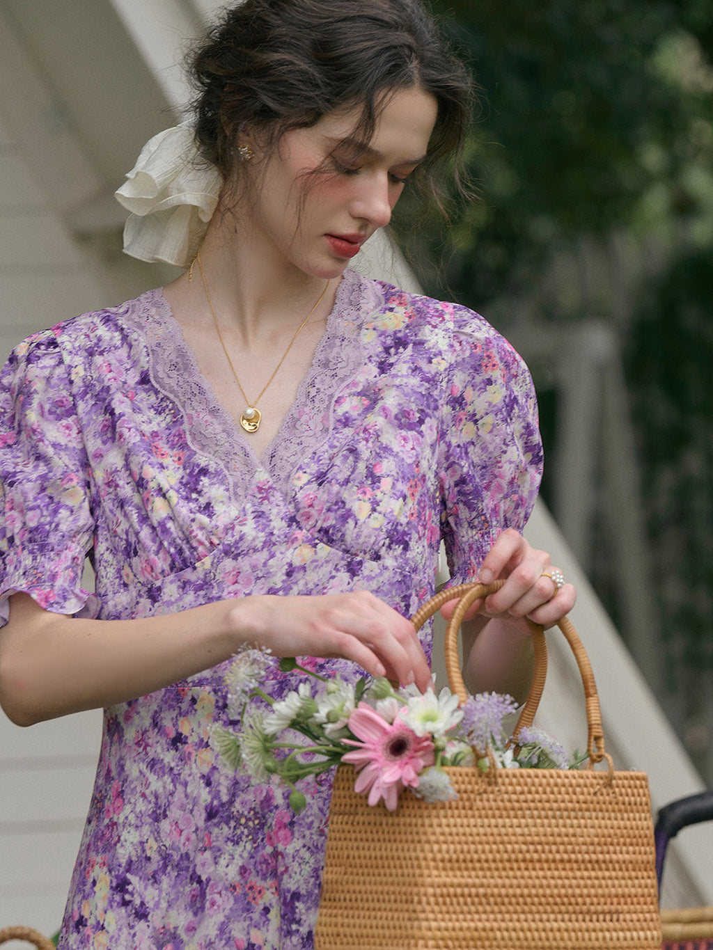 【Final Sale】Stormi Charming V-neck Lace Trimmed Floral Print Dress