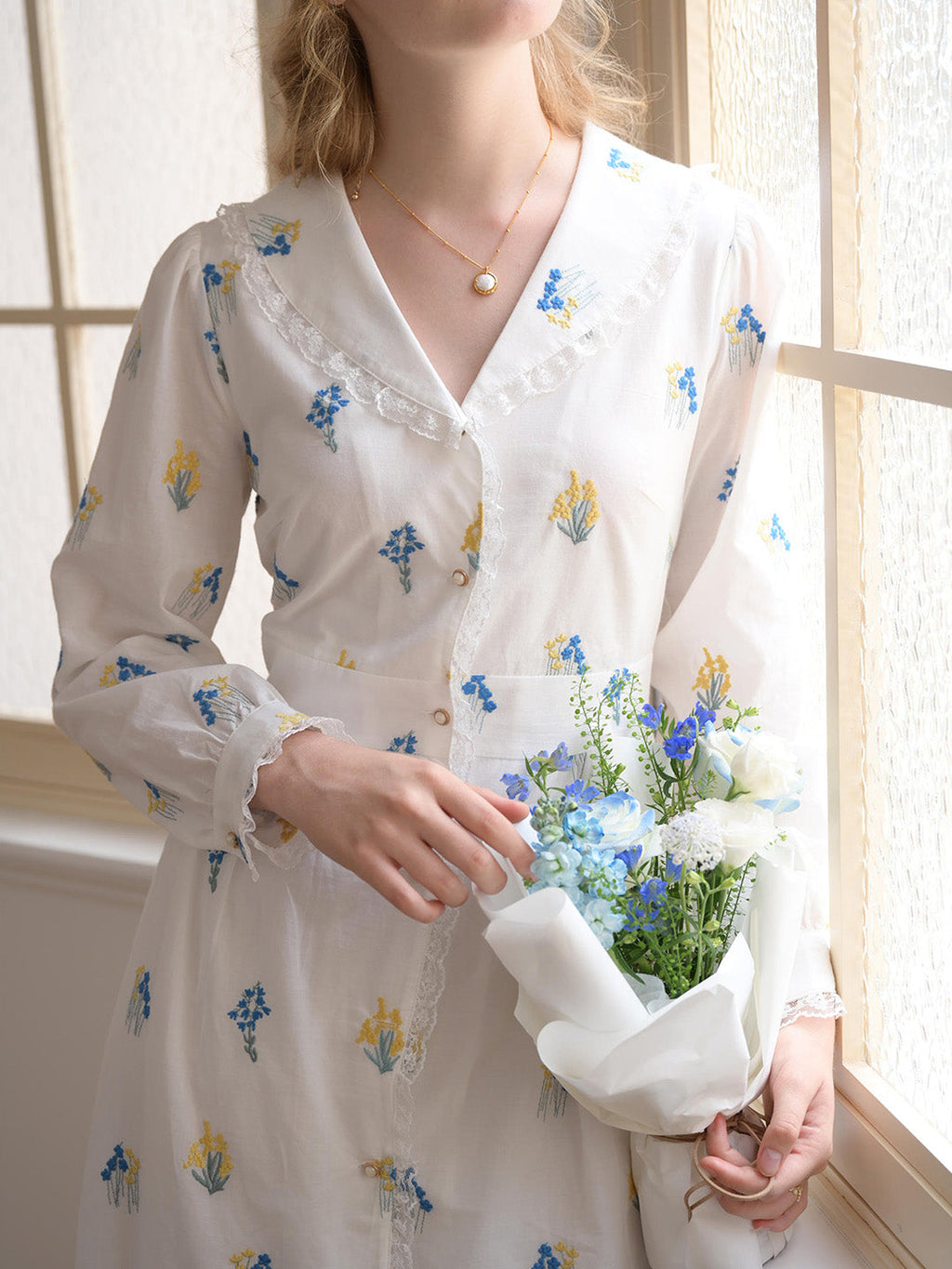 【Final Sale】Keyla Floral Embroidery V-Neck Cotton Dress